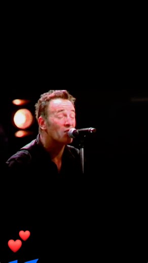 Bruce Springsteen💞 I can't help falling in love with you. god bless elvis!!🎸🎸 | Dejane Soares