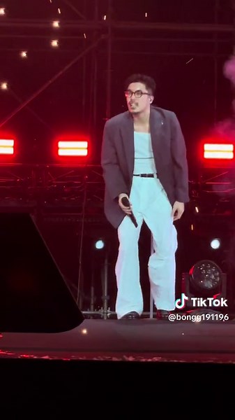 Đoạn này dâng trào cảm xúc , luỵ tới giờ nè :)) #vũ #concert #saigon #baotangcuanuoitiec