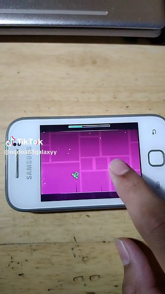 Geometry Dash trên Galaxy Y