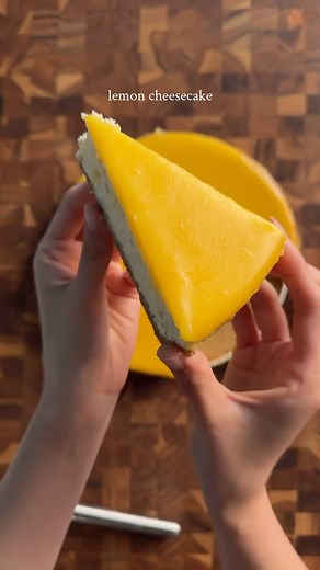 emijuju on Instagram: "lemon cheesecake crust: 1 3/4 cups (210g) graham crackers (14 sheets) 5 tbsp (71g) melted unsalted butter 1/8 cup (25g) sugar *crush graham crackers into crumbs. mix in the melted butter and sugar well. press into the bottom and sides of a 9 inch springform pan and bake at 350 for 10 min. cheesecake: 1 cup (200g) sugar 1 tbsp (6g) lemon zest 24 oz (608g) cream cheese 1/2 cup (120g) lemon juice 1/3 cup (80g) greek yogurt or sour cream 1/4 cup (60g) heavy cream 1 tsp (4g) va