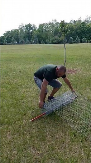 found a great new way to unroll chicken wire. #lifehacks #chickencoop #chickenrun #diy
