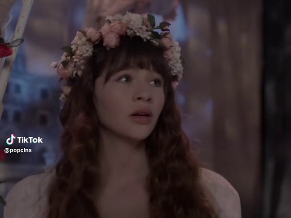 omgomg my muse // guys im rewatchinf rn Woooo and its xhrismras #aseriesofunfortunateevents #violetbaudelaire #asoue #fyp #violetbaudelaireedit