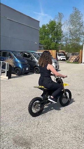 Different Heights Test Drive the 2026 Surron Hyper Bee!