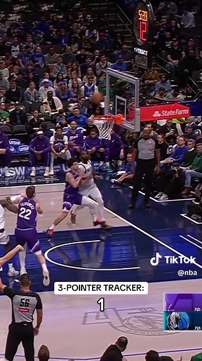 Klay Thompson Dominates First Half with 3-Pointers