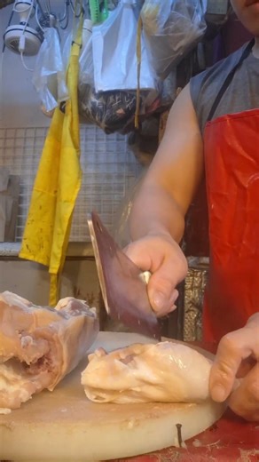 deboning whole chicken #butcher #chopperstyle #palengke