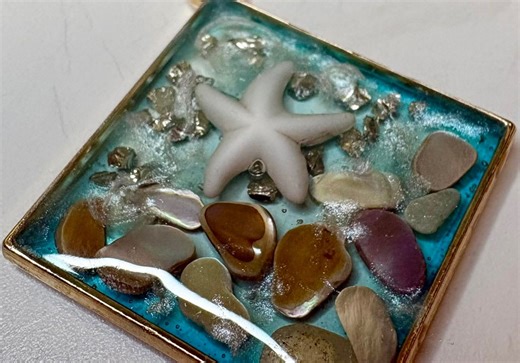 UV Resin Crafts Only! | How do you use the heat gun without blowing it everywhere or scorching it | Facebook