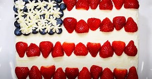 Show Stopping DIY American Flag Cake Recipe