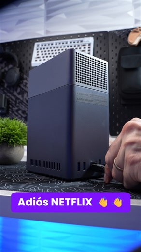 DUTYGΔMΞPLΔYS on Instagram: "Adiós Netflix e iCloud 👋 Monté mi propio servidor de pelis y nube privada con UGREEN NASync 😍 4K sin lags Fotos y backups infinitos 0€ al mes ¿Tú sigues pagando suscripciones? 🤔 Gracias @ugreen_esp por mandarme la unidad 🔥"