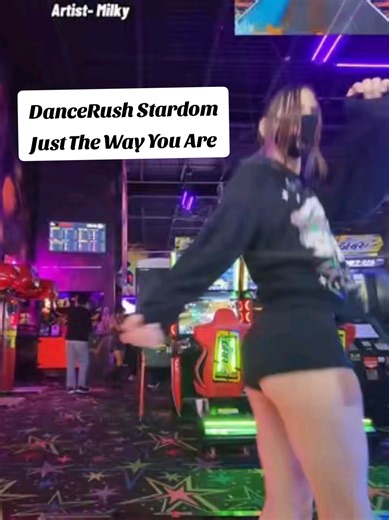 Slippery game 🙃 Game- DanceRush Stardom Song- Just The Way You Are Artist- Milky #dance #dancerush #dancerush_stardom #dancetok #fyp