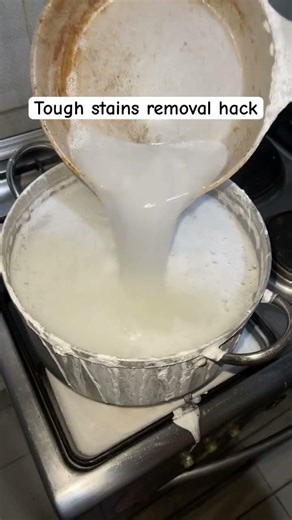 Tough stains removal hack #nonstickpan #cleaninghacks #shorts #kitchenhacks