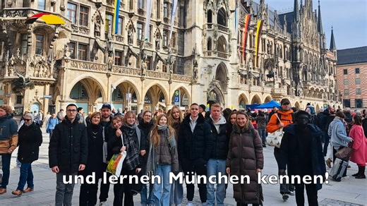 „Kinder haben Rechte" – so lautete in diesem Jahr das Thema des Kreativwettbewerbs im Rahmen des Brechtfestivals in Augsburg für Augsburger Schülerinnen und Schüler. Zum ersten Mal waren unter den 60 eingereichten Projekten auch Beiträge von geförderten Schulen aus Slowenien. Die Kooperation der slowenischen Sprachdiplomschulen wurde von DSD-Landesprogrammlehrer Michael Steber initiiert. Sie ermöglichte slowenischen Jugendlichen, vom 19. bis 23. Februar 2025 ein abwechslungsreiches Programm in D