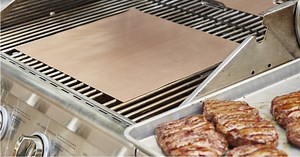 58K views · 1K reactions | Hate scraping & scrubbing your outdoor grill? Get the perfect BBQ taste faster, easier & stress-free with the Copper Chef Grill & Bake Mat Set. Non-Stick surface means food never sticks & nothing falls through the grates! Facebook Exclusive. | Copper Chef | Facebook