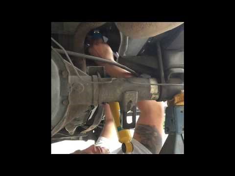 Ford Ranger: Replacing Rear Shocks