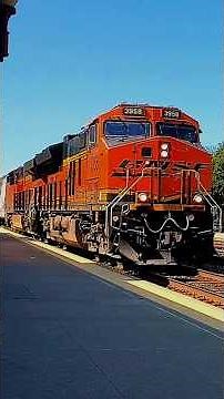 BNSF 3958 Leads Eastbound Local Manifest Through La Grange 09/08/2025 #bnsfrailway