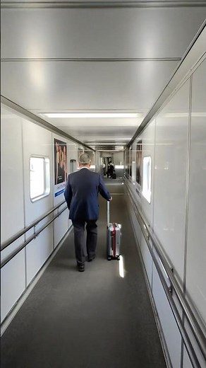 飛行機に乗るまでってテンション上がるよね？ #飛行機 #羽田空港