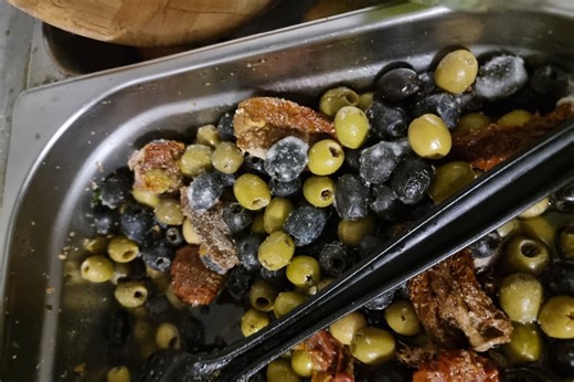 22 disgusting pictures reveal extent of problems inside restaurant with zero rating