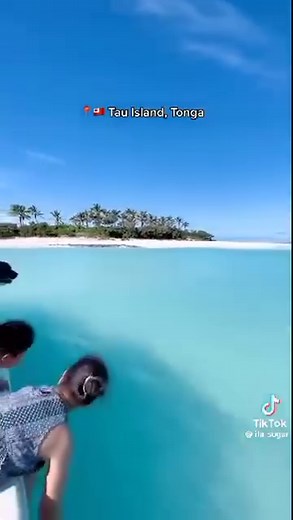 Weekend in the island be like 🏄🏊‍♂️🤽‍♀️🇹🇴 🎯 Tau Is, Tongatapu. About 15-20 minutes from Faua wharf. Undisturbed & unreal little island 🏝. 📸 @ ila_sugar | Tonga Tourism