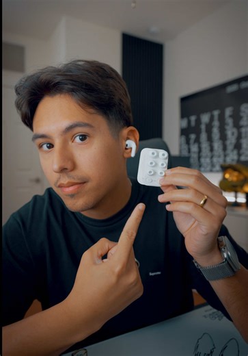 Maybe I need some new earbuds 😐😭 #airpods #airpodspro3 #apple | Airpods