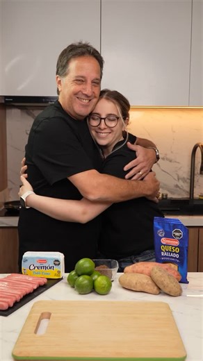 Ailin Tokman - Recetas Faciles ✨ on Instagram: "HOY ES EL DÍA DEL PADRE, así que le propuse a mi papá cocinar todo el día juntos! 💞 • Galletitas de desayuno, una tarta con mucho queso para el almuerzo, chipa con el mate y un buen pollo al horno para cerrar. Para mi, no hay mejor forma de celebrar que cocinando 🧑‍🍳 así que me pareció una gran idea para hacer en este día especial. Abajo les dejo los ingredientes para todas las recetas! 😋 • 🍪 Receta cookies de lima: - 100 gr de manteca 🧈 - 1 