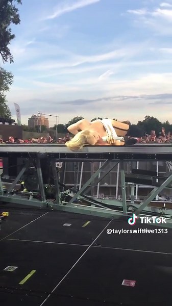 Iconic Taylor Swift 1989 World Tour Highlights