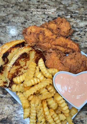 I was craving @Raising Cane's so I decided to make it at home🤭😍 #raisingcanes #chicken #homecooking #dinnerideas #cookwithme
