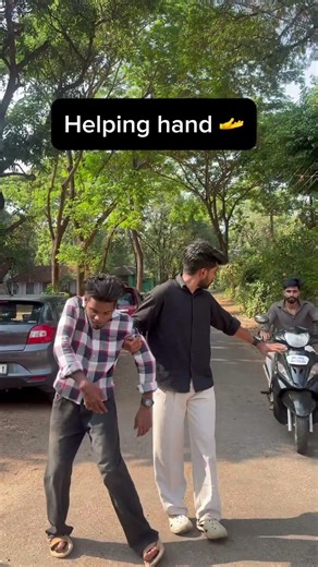 Helping hand..✋🏻. #friends #comedy #trending #funny #viral