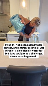 Most people think the key to drinking more water is “just sip throughout the day.” Nope. That’s exactly why most people fail. 👉 Sipping makes it easy to fall behind. 👉 Sipping makes it feel like a chore. 👉 Sipping means you’re always playing catch-up. The real key? Chugging Checkpoints. Instead of slowly trying to get my water in, I treat it like a flushing mechanism and chug for at least 8 seconds when I drink. 🔵Checkpoints throughout the day keep me on track. 🔵No waiting until I’m thirsty