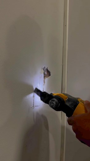 3.3K views · 15 reactions | Video más viral cómo se repara una pared de yeso #tips #remodelacion #paredes #Reparaciones | Trabajos En Acción | Facebook