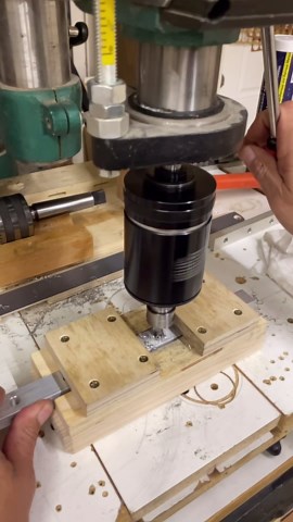 Woodworking & tips by Ramon on Instagram: "Tapmatic! Nothing new in the metal working/machinist arena…but if you’re a woodworker and need to tap a bunch of holes…these units are incredibly fast! Could be used on a milling machine or a drill press…they’re available in several different sizes. More to come soon on my YT channel. And yeah…comical to see my “woodworking set up”! 🤪 Guess what…it works!💪🏼 #tapmatic #tappingthreads #drillpress #millingmachine"