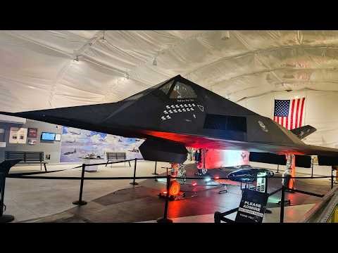 Airplane Museum Video Tour - Palm Springs Air Museum California - WWII & Modern Aircraft KPSP
