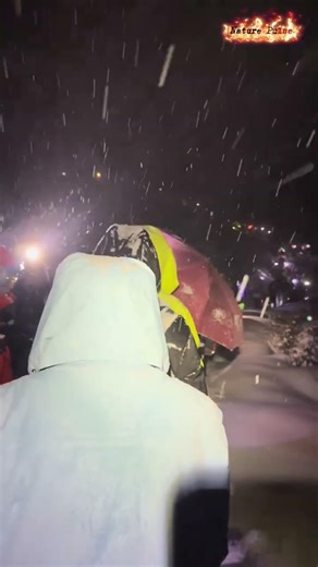 Climbing Savu In Snow And Wind With The Crowd #savu #hiking #winterhike