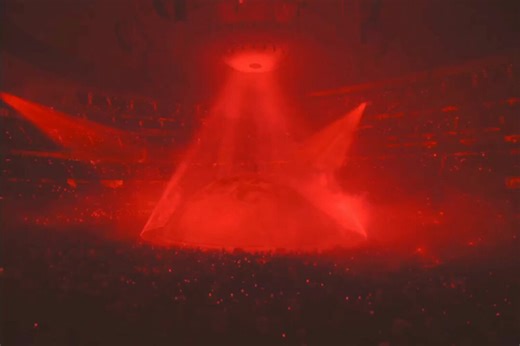 Ele não tem mais produção boaEle não tem mais voz pra cantar ou fazer rap e tem q depender de um autotune tão forte q muda o tom a cada sílabaEle não tem fãs que não sejam nazistasEle não tem sequer respeito das minorias q ele mesmo defendia 20 fucking anos atrásDesista.