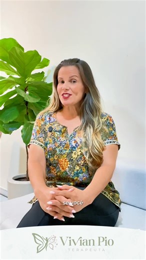 Vivian Pio | Terapeuta on Instagram: "✨ Você já ouviu falar do Cone Hindu (ou Cone Chinês)? ✨ Essa é uma técnica terapêutica natural e profundamente relaxante, que atua na limpeza energética e no equilíbrio físico e emocional. 🌿 O Cone Hindu auxilia no alívio de sintomas como: • rinites, sinusites e labirintites • dores de cabeça e tensão na região da cabeça e pescoço • estresse, estafa mental e ansiedade • dificuldades no sono Além disso, promove uma sensação imediata de leveza, clareza mental