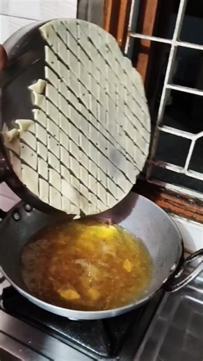 Crispy Namak Pare Recipe 😋 | Perfect Tea Time Snack | Easy Namak Para #shorts