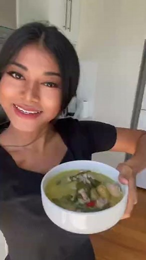 How To Make Authentic Thai Green Curry - Thai Food Recipe