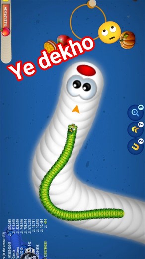 WORMSZONE BIG WHITE SNAKE VS GREEN SMALL SNAKE EPIC BATTLE😱😱