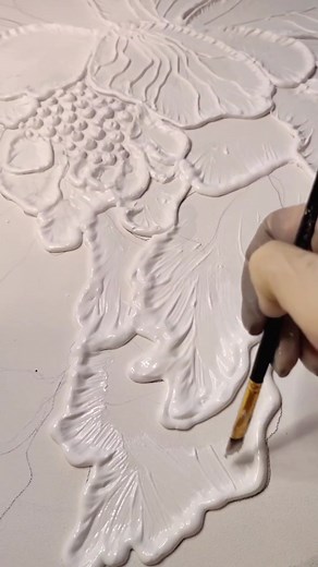 Art Mediums for Textured Art: Exploring Different Options