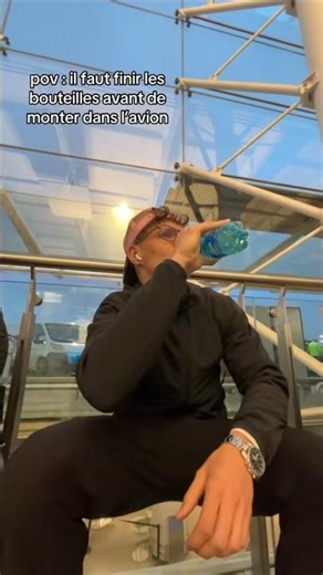 pov: il faut finir les bouteilles avant de monter dans l'avion 🤣🤣🤣#pourtoi