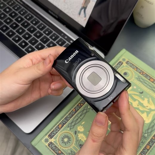 Máy ảnh cũ Biên Hoà on Instagram: "📸CANON IXY 200/IXUS 185📸 ❌SOLD❌ Tiệm về em máy siêu phẩm cho cả nhà cùng cheap moment với idol WynhAnh, Pamyeuoi ạ 💗 Em máy Canon xinh xắn giá yêu, độ phân giải lên tới 20mp ngang hàng với các máy canon giá trên 5m. Chụp sáng da mịn da cực kì xinhhh 🌸 📍Thông tin máy ảnh: - Độ phân giải: 20 MP - Cảm biến CCD - Zoom quang: 10x - ZoomPlus: 20x - Quay phim HD 720p, nhiều chế độ chụp đa dạng - Ngôn ngữ: Tiếng Anh Zá: 🐟 ___________ ✨Tặng kèm phụ kiện: pin, sạc,