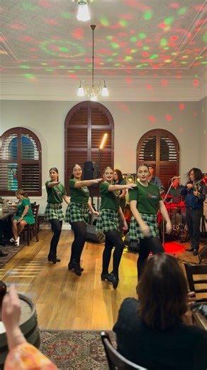 ☘️ What a weekend! Huge thanks to Limerick Modern Celtic Band and The Shamrock Dancers for lighting up Sunday night with an unforgettable show! 💚🎻🍀 | Warwick Hotel
