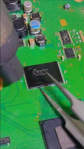 Removing the PS3 Nor chip using hot air #playstationrepair #ps3repair #bios #desoldering #nor