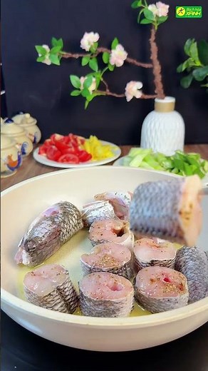 How to cook authentic and delicious Central Vietnamese sour fish soup (Canh Chua Ca Loc).
