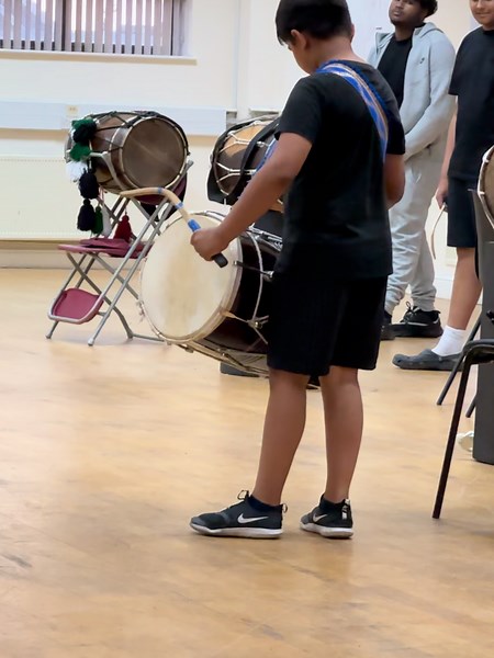 PLAYING A DHOL SOLO AT THE GROUP DHOL SESSION AT MINISTRY OF DHOL LESSON