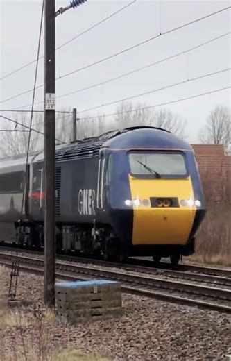 GNER 43060 'Heaton 150' & InterCity 43025 'Exeter' - Blasting Through Castle Hills At Speed #class43