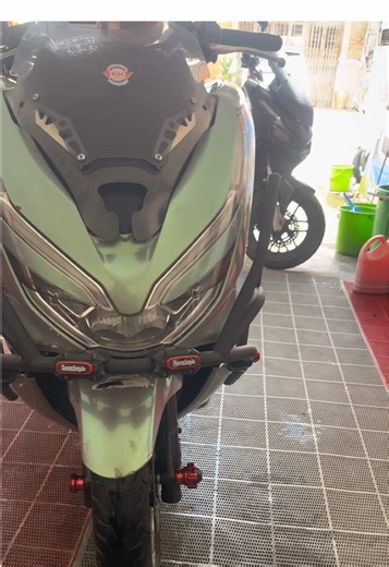 💥💥ជាមួយសេវាកម្មលាងសម្អាតម៉ូតូដោយបាញ់ហ្វូមជំរុះដីជាមួយប្រូម៉ូសិនជាច្រើន៖ 1️⃣ លាង៩ដង ហ្រ្វីជូន១ដង2️⃣ ហ្រ្វីជូតទឹកចិញ្ជឹមជ័រ3️⃣ ហ្រ្វីខាត់សារ៉ាកង់ 📍 ទីតាំង: ភ្នំពេញ (ជិតវត្តអង្គតាមុិញ) ទាំងអស់នេះមាននៅ SC Washing Motorcycle 📞 0884030274 | Facebook & Tiktok : sc washing motorcycles #motorbikewash #phnompenhcity #SCWashingMotorcycle #scលាងម៉ូតូ #លាងម៉ូតូស្អាត