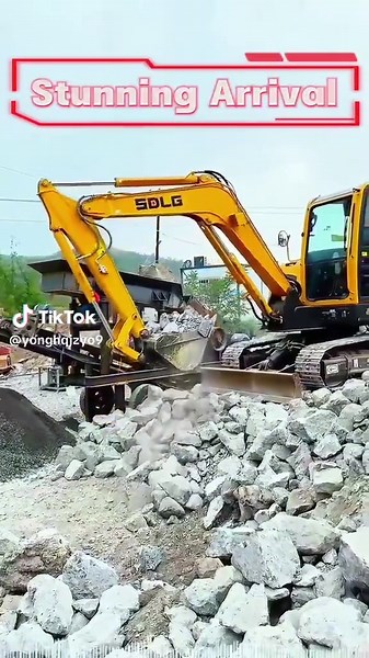 No need for fixed locations for sand making.mobile sand making machine is flexible and efficient! If you need our machine please contact us anytime if you need.#machine #machinery #crusher #crushingandscreening #sandmakingmachine #screening #productionline