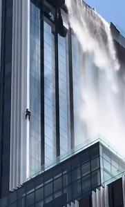 1.2M views · 4.1K reactions | L’incredibile potenza del terremoto a #Bangkok ha svuotato moltissime piscine  #terremoto #thai | Un Italiano ed una Thailandese | Facebook