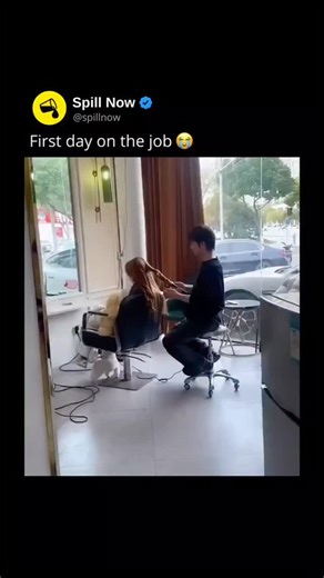 Potty | Poop | Ttong | Unchi | Caca | Shit | Pakhana ~ Thoughts😌 on Instagram: "日本利用压电瓷砖将脚步转化为电能。这些瓷砖捕捉来自你脚步的动能。当你行走时,你的重量和动作会对瓷砖产生压力。瓷砖会轻微弯曲,从而产生机械应力。瓷砖内部的压电材料将这种应力转化为电能。每一步都会产生少量电荷,而数百万步结合在一起就能产生足够的电力来驱动LED灯、数字显示屏和传感器。在像涩谷车站这样繁忙的地方,每天大约有240 万个脚步为这一系统作出贡献。这些电能可以被储存或立即使用,从而减少对传统电力来源的依赖,并支持可持续的城市基础设施。这种方法将日常运动转化为实用的可再生能源 #日本 #知识 #事实#你知道吗#推荐科技 创新 历史 技术 实验 热门"