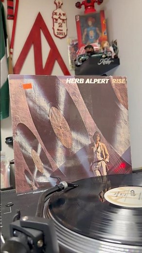 Let’s get the weekend started! Spinning Herb Alpert’s Rise (1979). #rise #biggie #vinyl #sample