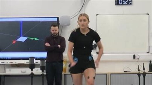 Are women more likely to suffer ACL injuries?